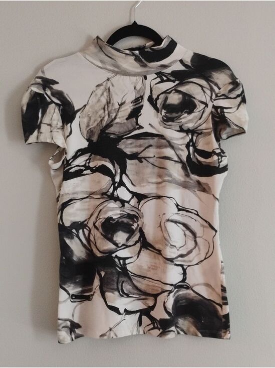 Express Tops - Express Mock Neck Short Sleeve Top - Black & White Size Large